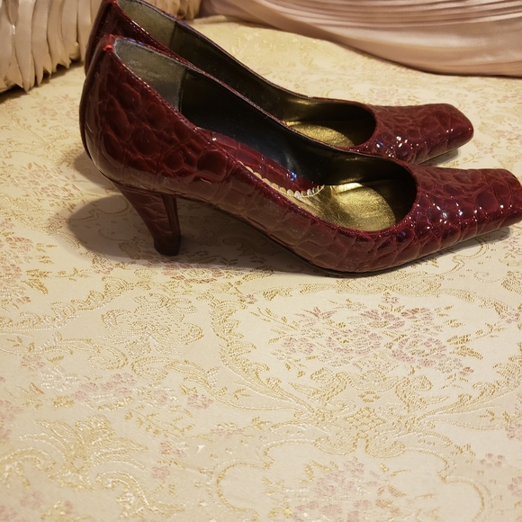 J RENEE SHOES - Picture 2 of 4